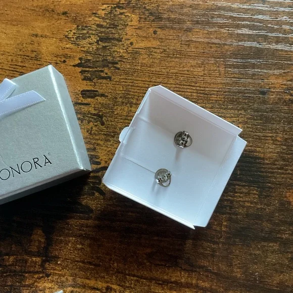 NIB Honora Pearls Stainless Steel Stud Earrings - Picture 3 of 4